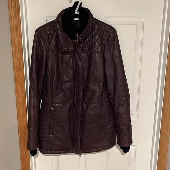 Danier Quilted Ladies Leather Jacket - Picture 3 of 6
